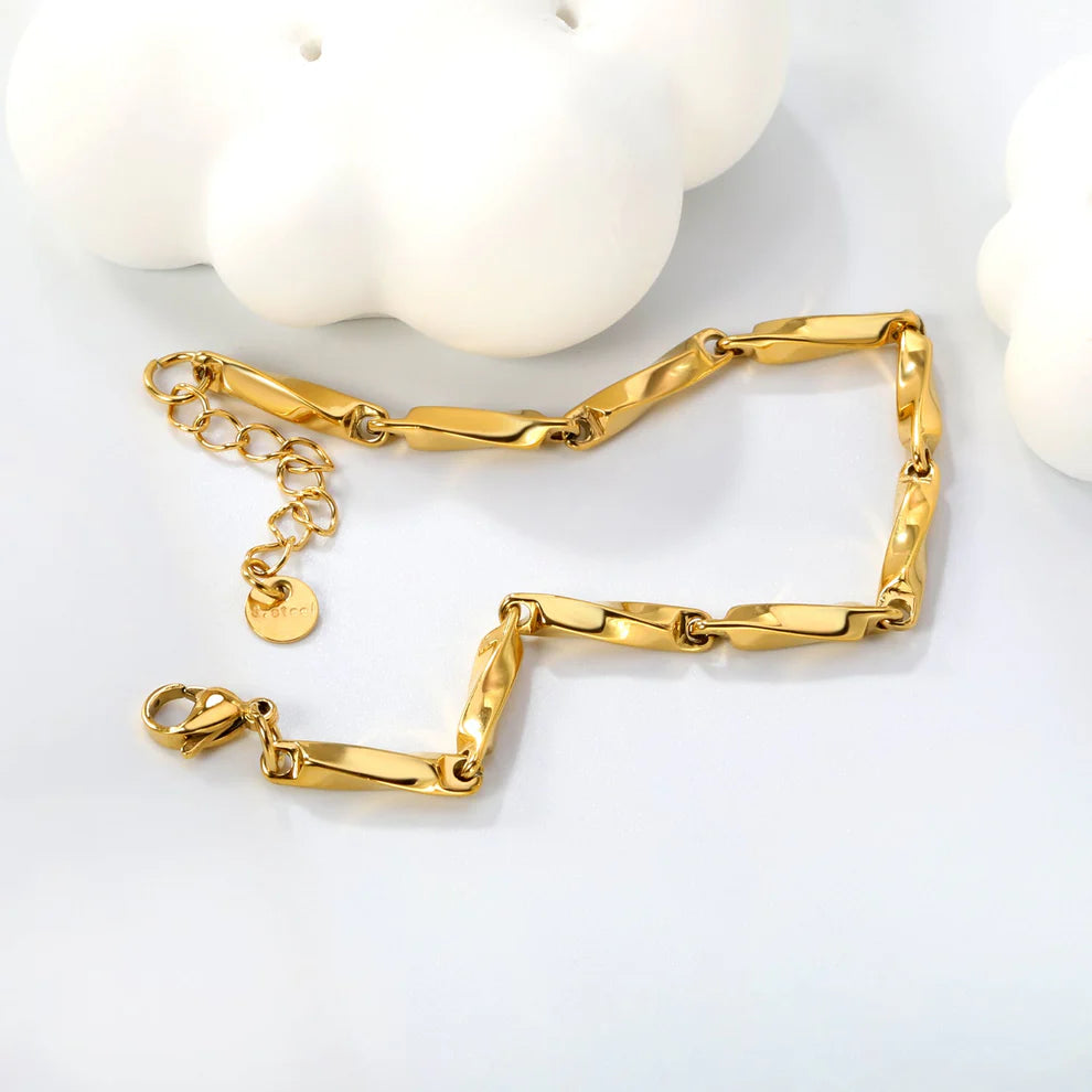 Twisted Bar Chain Bracelet