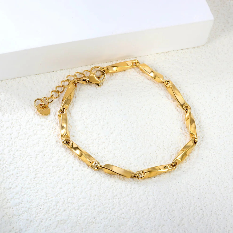 Twisted Bar Chain Bracelet