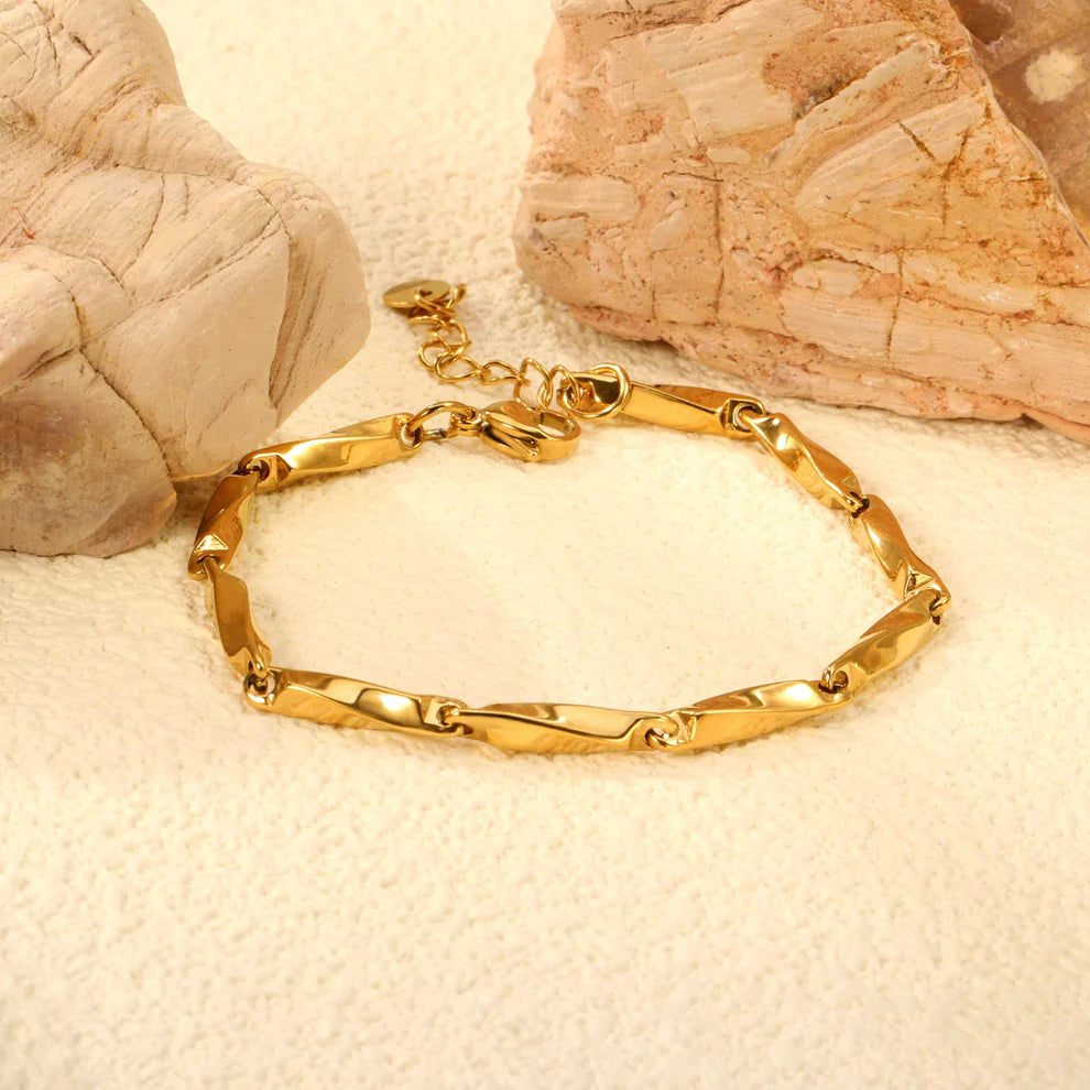 Twisted Bar Chain Bracelet