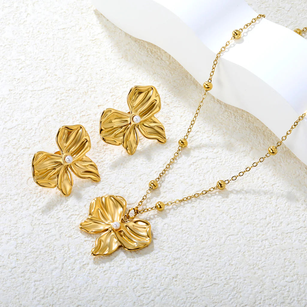 Bow with a pearl Set