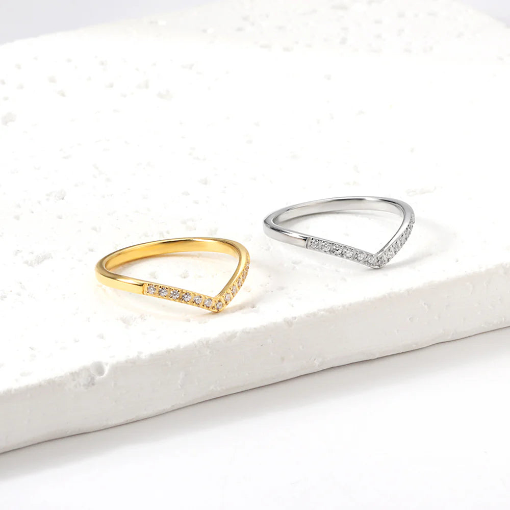 Elegant Curve Ring