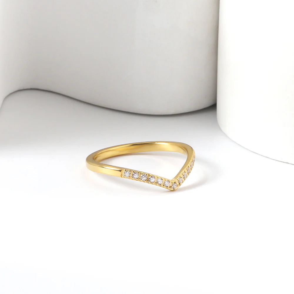 Elegant Curve Ring