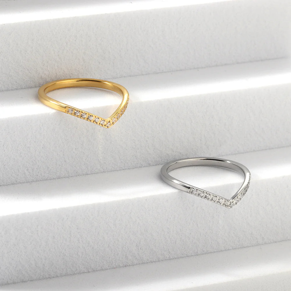 Elegant Curve Ring
