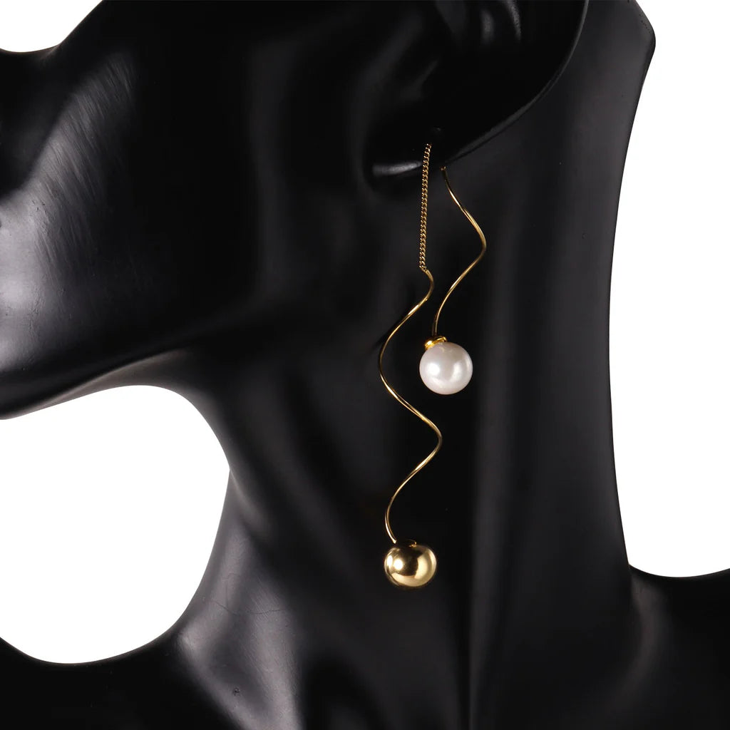 Hanging Pearl Drop Earring