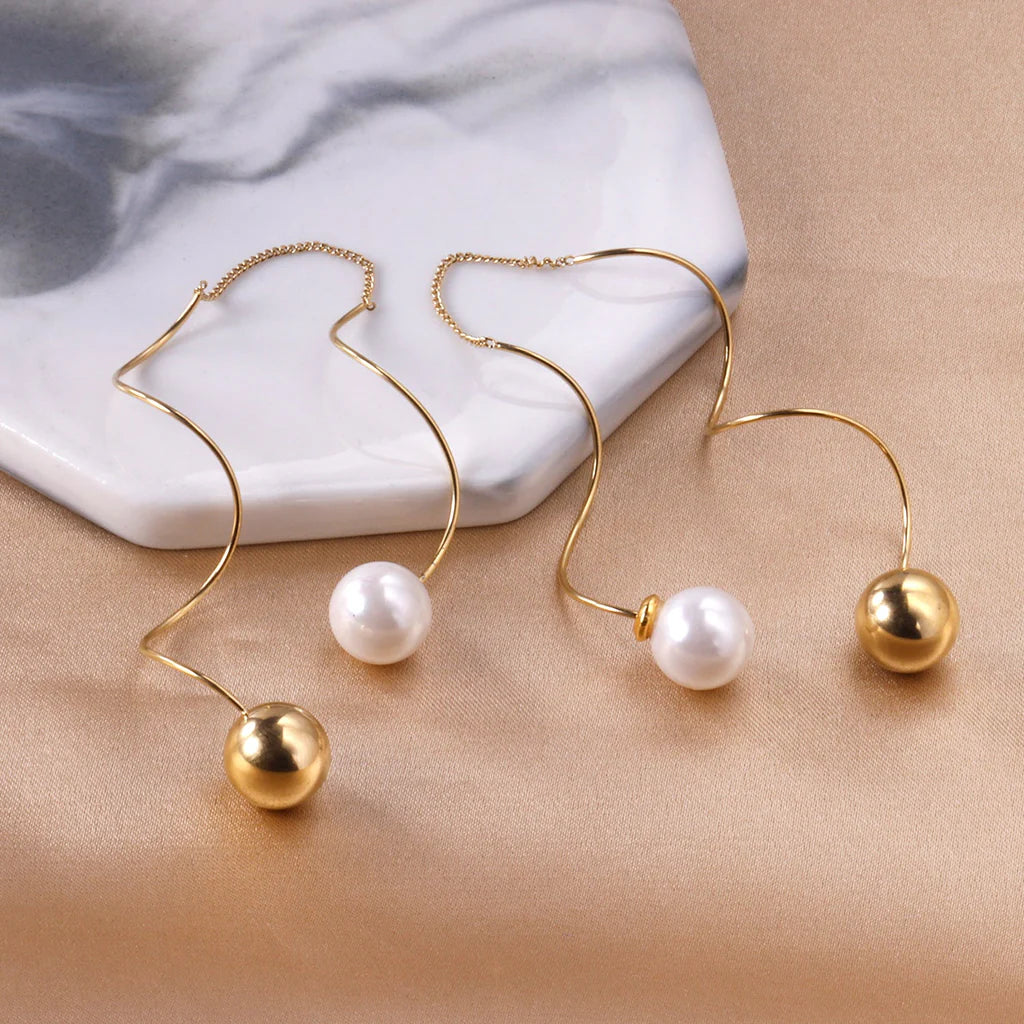 Hanging Pearl Drop Earring