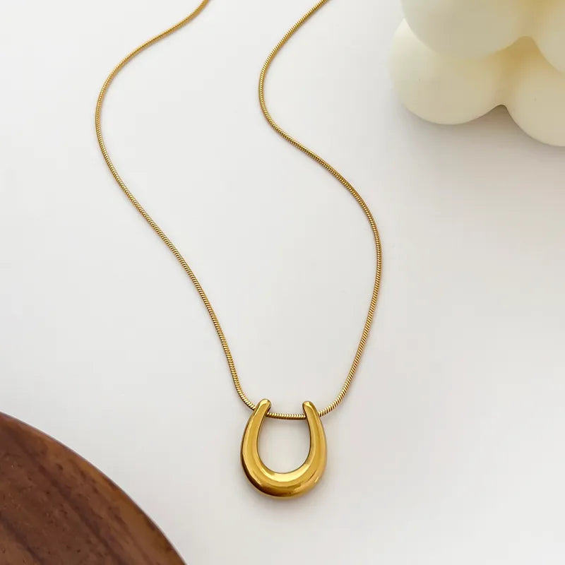Horse Shoe Pendant Necklace