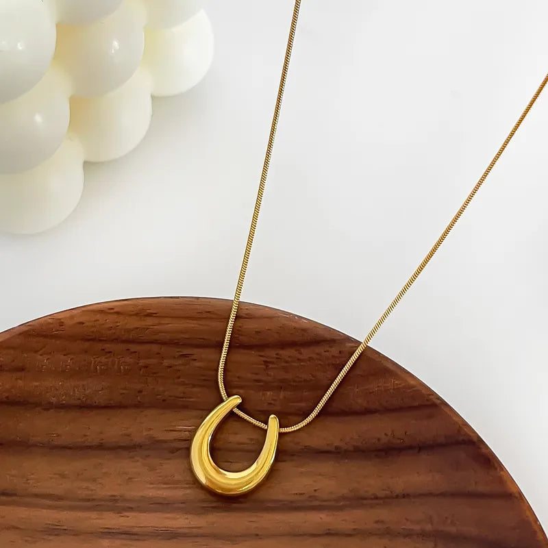 Horse Shoe Pendant Necklace