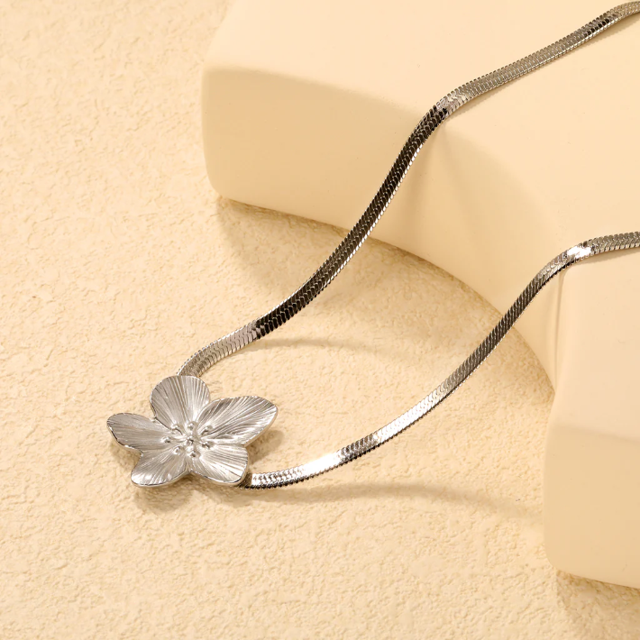 Flora Snake Chain Necklace