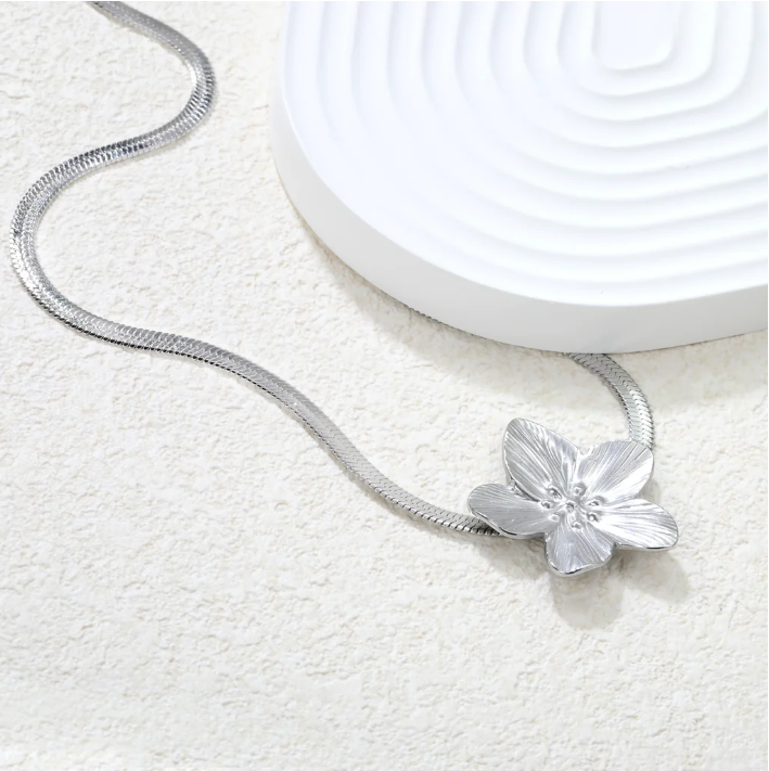 Flora Snake Chain Necklace