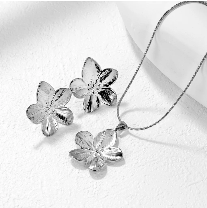Blossom Set Silver Color